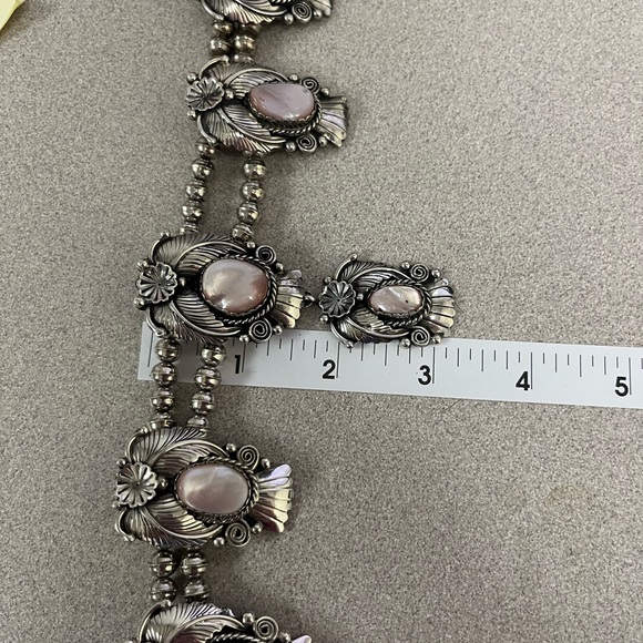 Hand made Native American necklace with pink mother of pearl - Picture 7 of 8